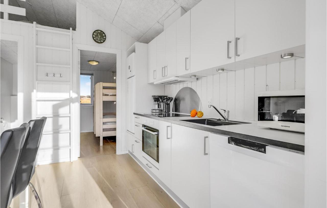 Awesome Home In Ringkobing With Kitchen Sondervig Exterior photo
